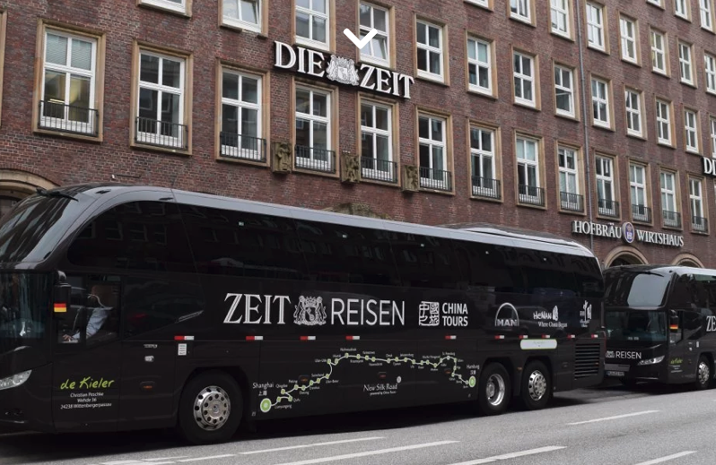 Reisebus der New Silk Road Bus-Expedition auf der Seidenstra&szlig;e zwischen Hamburg und Shanghai