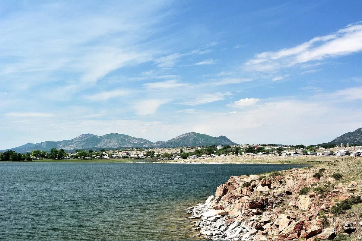 Kasachstan Reise durch die weite Steppe entlang der Seidenstraße
